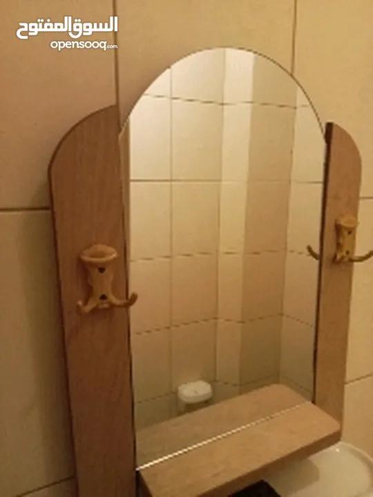 مغسله لون بيج مع مرآة حمام خشب  للبيع في اربد