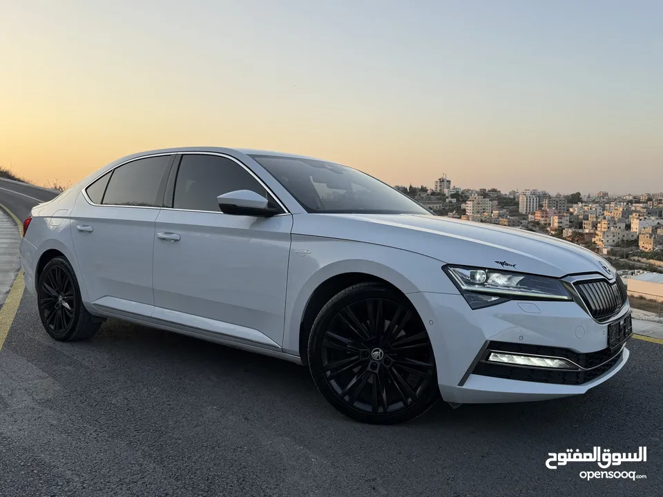 سكودا سوبير ب بلج ان هايبرد