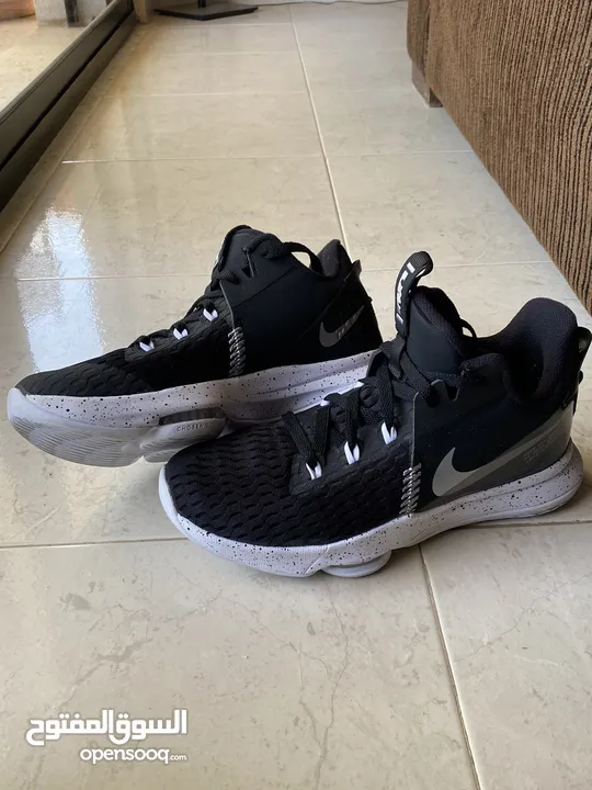 حذاء Nike LeBron Witness 5 Black/White Lakers LeBron James Basketball Shoes All NEW