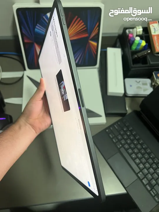 ايباد برو 12.9 الجيل الخامس 256 gb شبه +magic keyboard