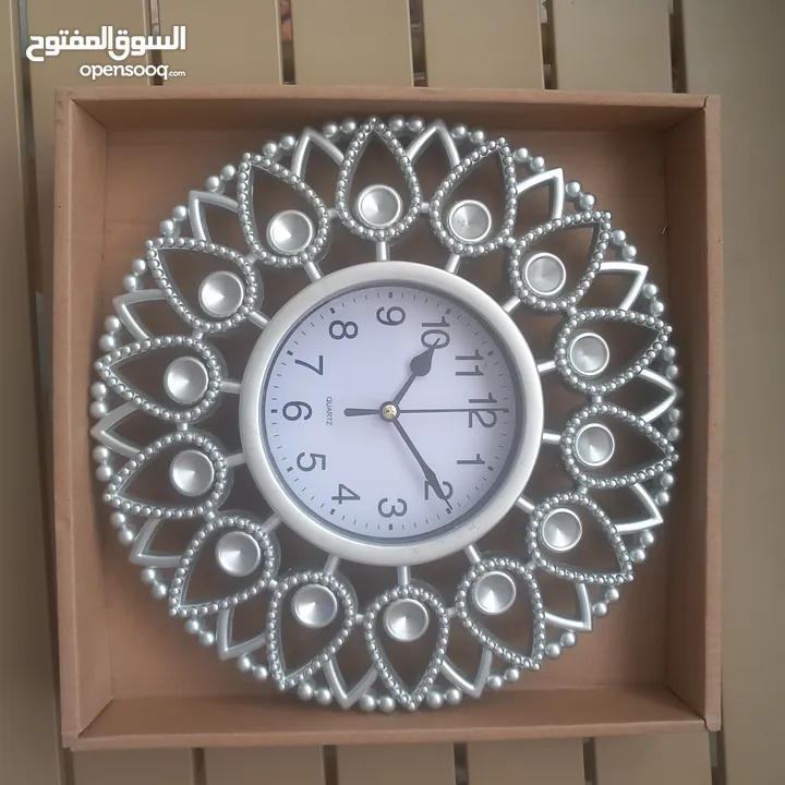 ساعات حائط للبيع
