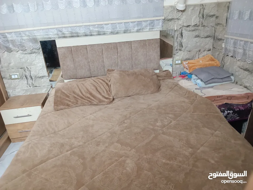 للبيع غرفة نوم بحال ممتازه كثير نضيفه متعامل سنه ونص  تم الشراء بي600 للبيع 350 فابل للتفاوض