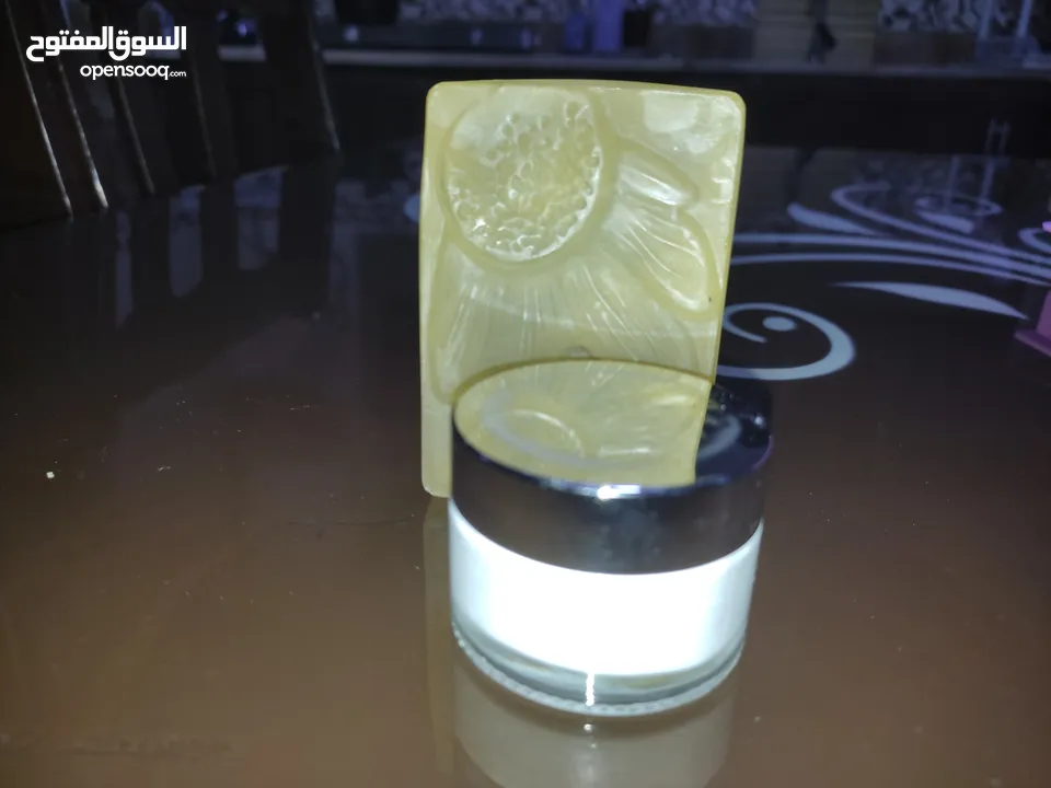 كريم سم النحل وصابونه للبشره