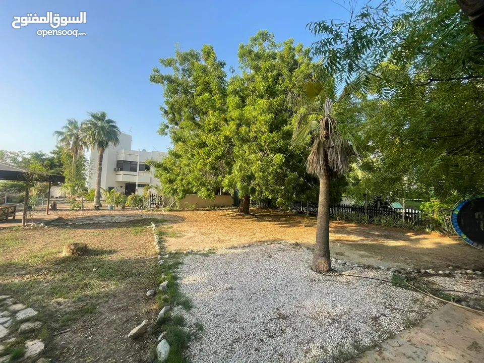 3 + 1 BR Villa with Large Garden at the Beach in Shatti Al Qurum