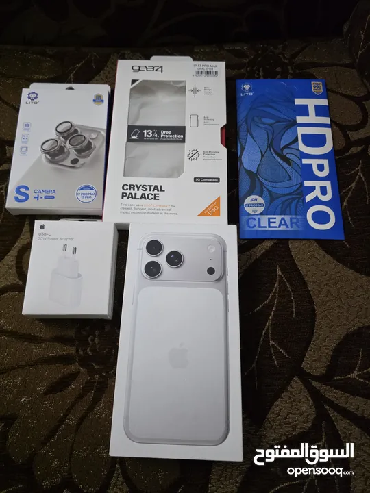 ايفون 17 بروماكس لون فضي