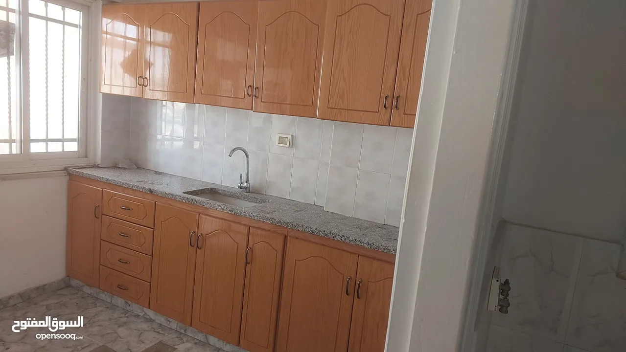 مكتب للايجار في البيره شارع القدس