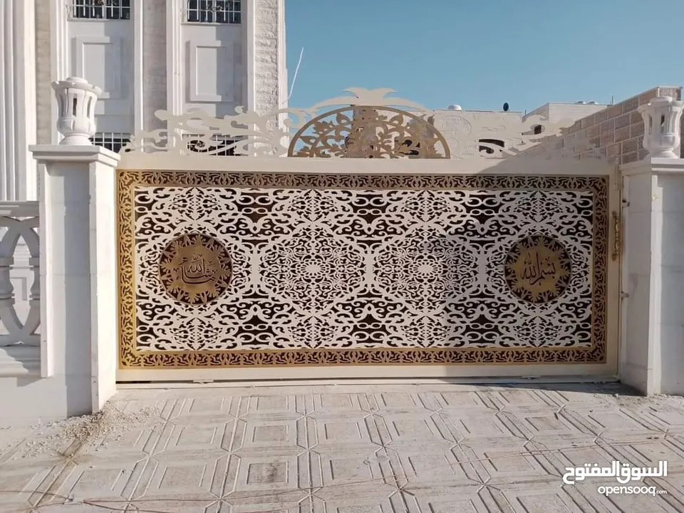 باب حديد لليزر