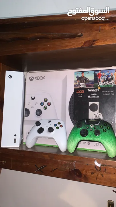 أكس بوكس سيريس اس للبيع  شبه جديد معه إيدتين بوضع ممتاز