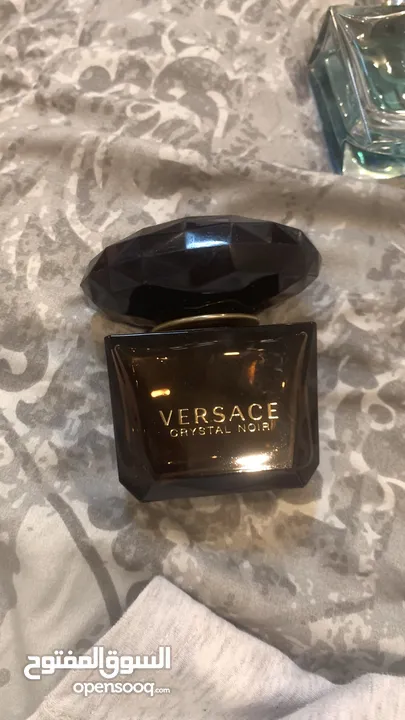 عطر Versace اصلي للبيع سعر الجديد منه 120 مستعمل منه فقط حدود ال 10 رشات فقط و للبيت فقط ب 40 دينار