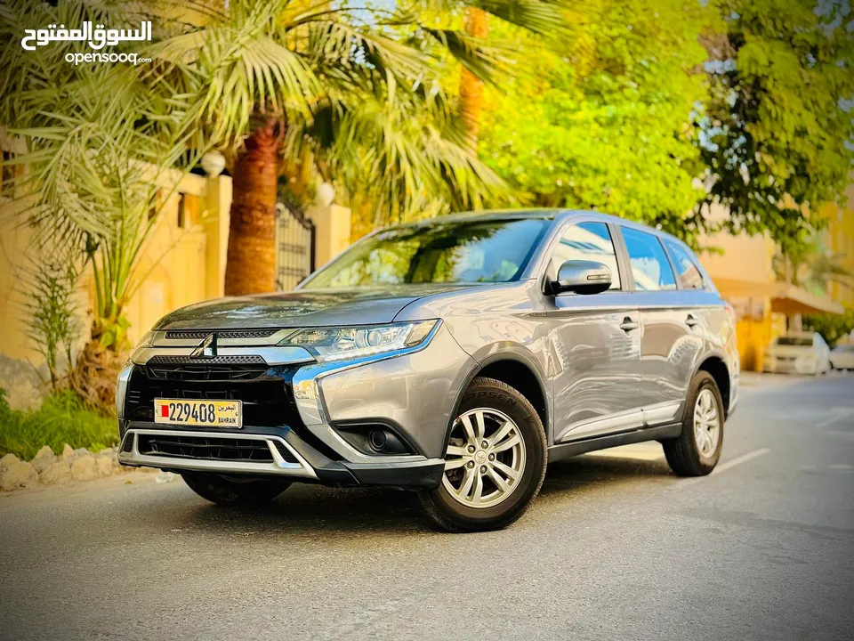 MITSUBISHI OUTLANDER 2.4L 2019 5 SEATER COMPACT SUV IN GOOD CONDITION FOR SALE