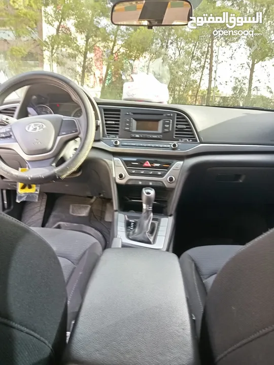 سيارة هونداي افانتيAD 2017 بحالة الوكالة للبيع