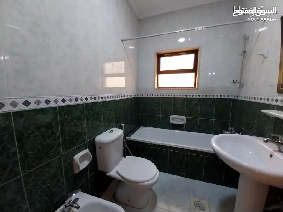 شقة غير مفروشة للإيجار 200م2 ( Property 17792 ) سنوي فقط