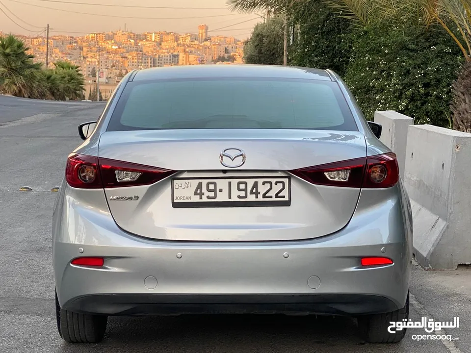 مازدا زوم 3 -  2019  بسعر 11600 دينار  كاش لون سلفر    لم تعمل سياحي او تطبيقات نهائي
