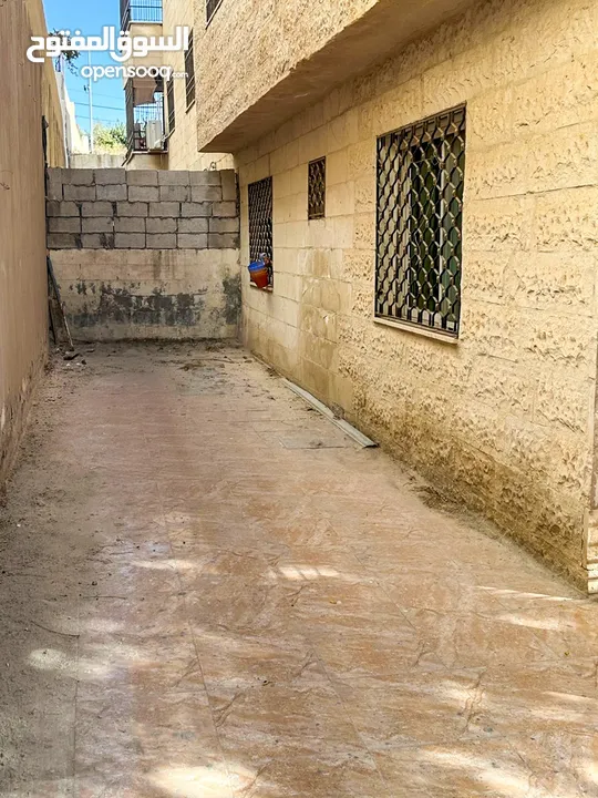 شقة شبه ارضي الحي الجنوبي بالقرب من مستشفى بديعة مساحة 90 متر مربع بسعر مغري