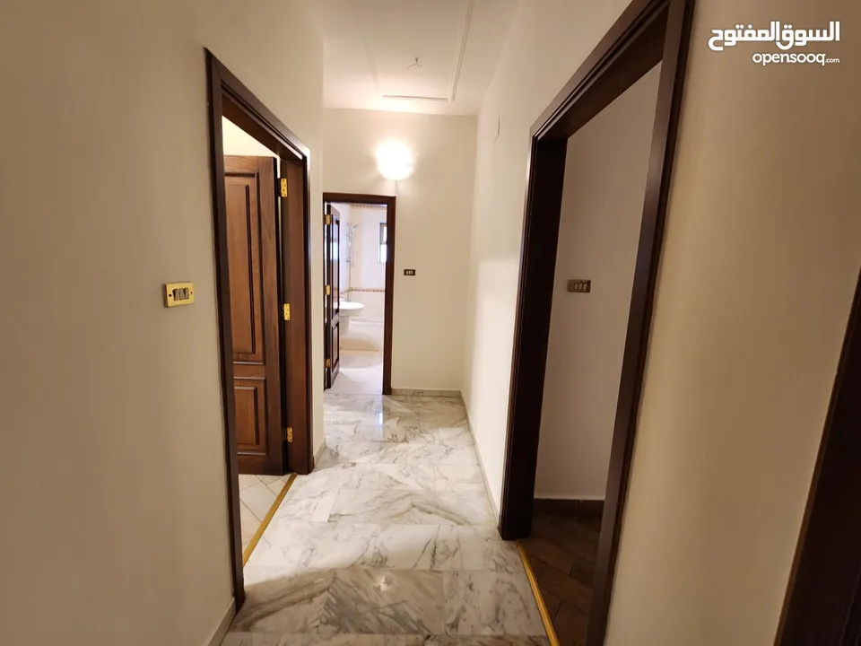 شقة فارغة للبيع في عبدون - ref : 14554