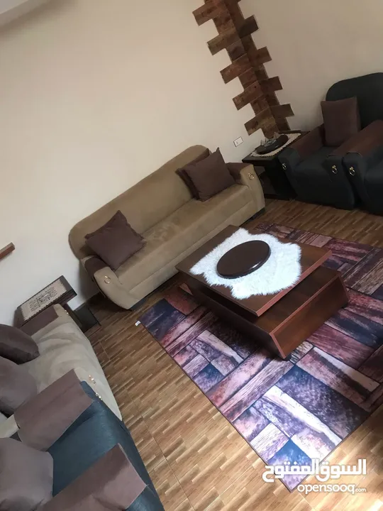 طقم كنب 8 مقاعد استعمال قليل جدا