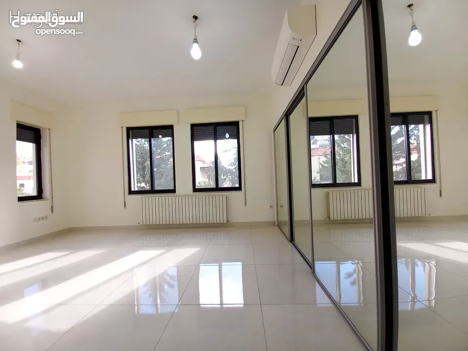 شقة شبه مفروشة للإيجار في عبدون  ( Property 35852 ) سنوي فقط