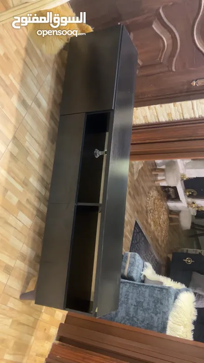 طاوله تلفاز بحاله الوكاله