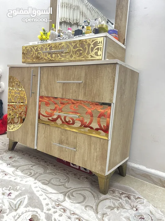 غرفة نوم خشب 5 قطع بحالة الجديد