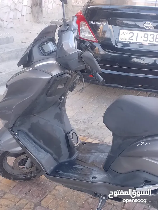 سوزوكي بيرجمان ماتور 125cc موديل 21 للبيع بسعر 600 غير قابل للتفاوض نهائيا