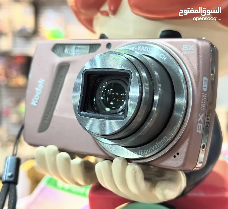 كاميرا كوداك لون زهري مع بطارية و شاحن و ميموري كارد digital camera