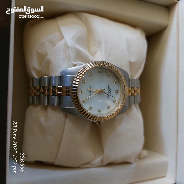 ساعة يد نسائي نوع marreo Valentino جديدة  كاملة مع العلبة