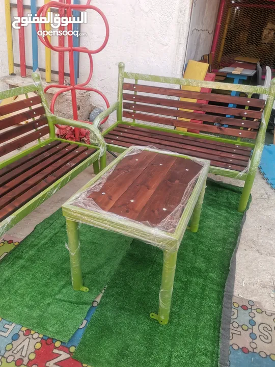 مقاعد حديقة ثلاثي فاخر حديد وخشب سويد مقاس متر ونص في 60 سم. خدمة التوصيل لجميع المحافظات
