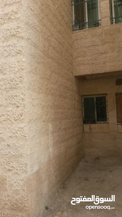 شقه استثماريه مميزه للبيع من المالك مباشرة طابق ارضي منخفض على مستوى الشارع،مدخل جانبي