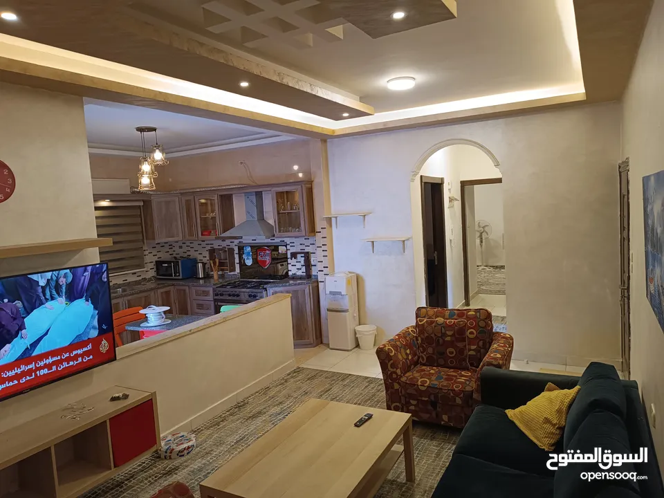 شقة مفروشة ارضية فاخرة للايجار بالقرب من الجامعه الاردنيه و جامعة الاميرة سمية الجبيهة 4 من المالك م