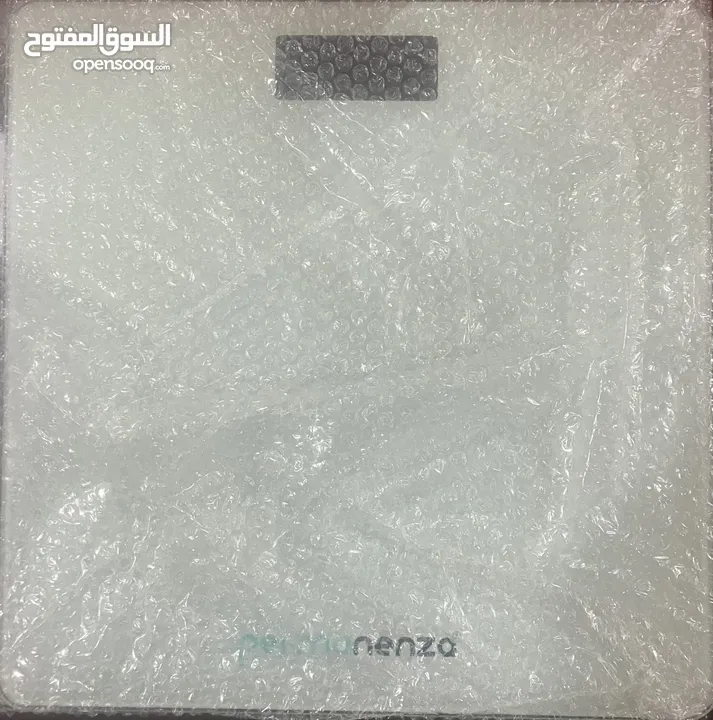 ميزان الكتروني بشاشه رقميه لقياس الوزن والدهون والعظام..