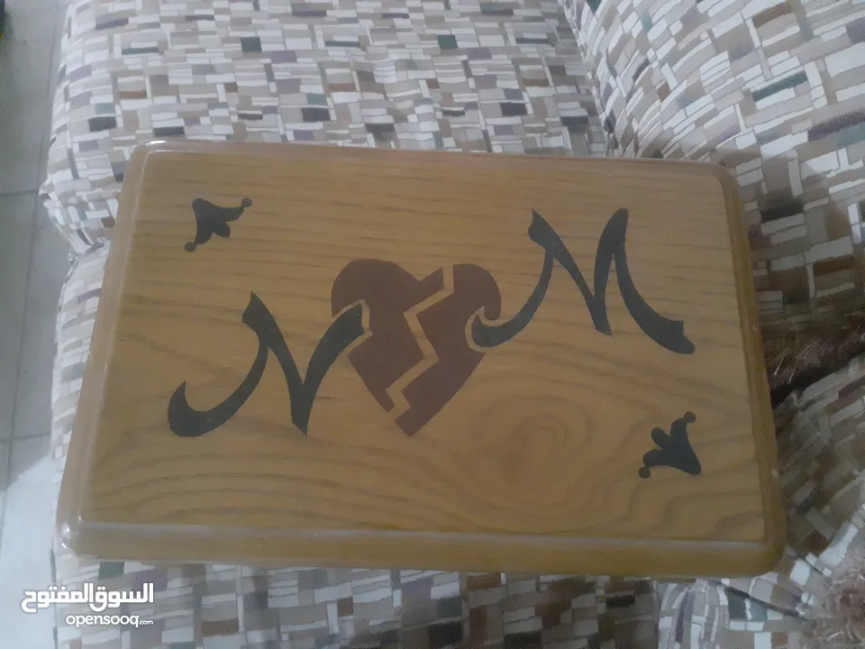 صندوق خشبي مدهون لامع رائع للمجوهرات والأشياء الثمينه .صندوق ثقيل  ومرتب