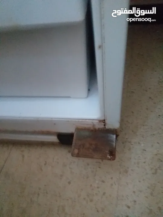 اريد شراء باب ثلاجة mon blanc مستعمل او جديد كما مبين بالصور