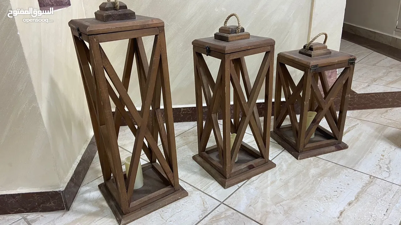 طاولة وسط  مع القزاز مع طقم جانبيات 3 احجام    طقم ديكور فوانيس 3 احجام خشب