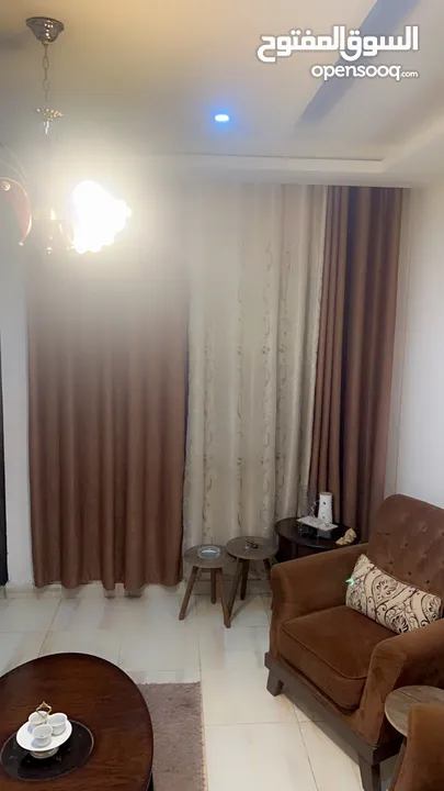 صالون كامل طقم امريكي وطاولات خشب وقطعة سجاد مع ثريا خشب