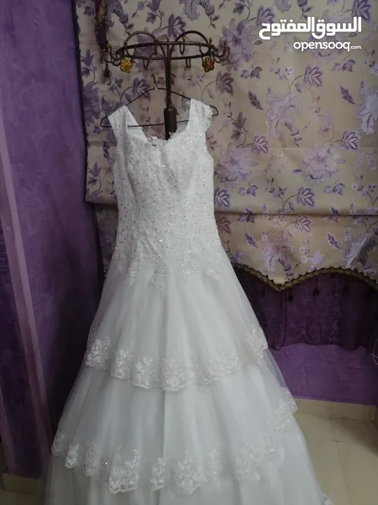 فستان زفاف للبيع بسعر مغري مع هدية رائعة