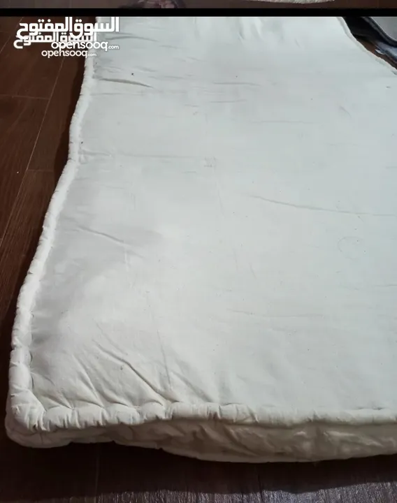 فرشات صوف عدد2 و لحاف صوف عدد2 مستعمل للبيع بسعر حرق