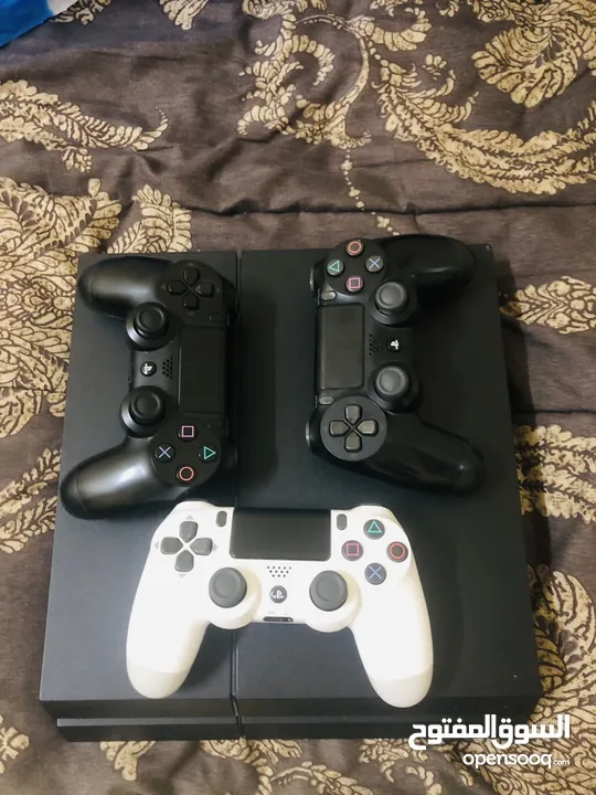 Ps4 500gb +3 games and joysticks