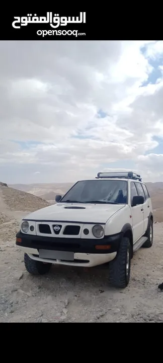 نيسان تيرانو