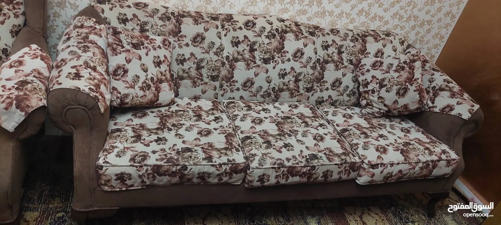 طقم كنب + طاولات وسط