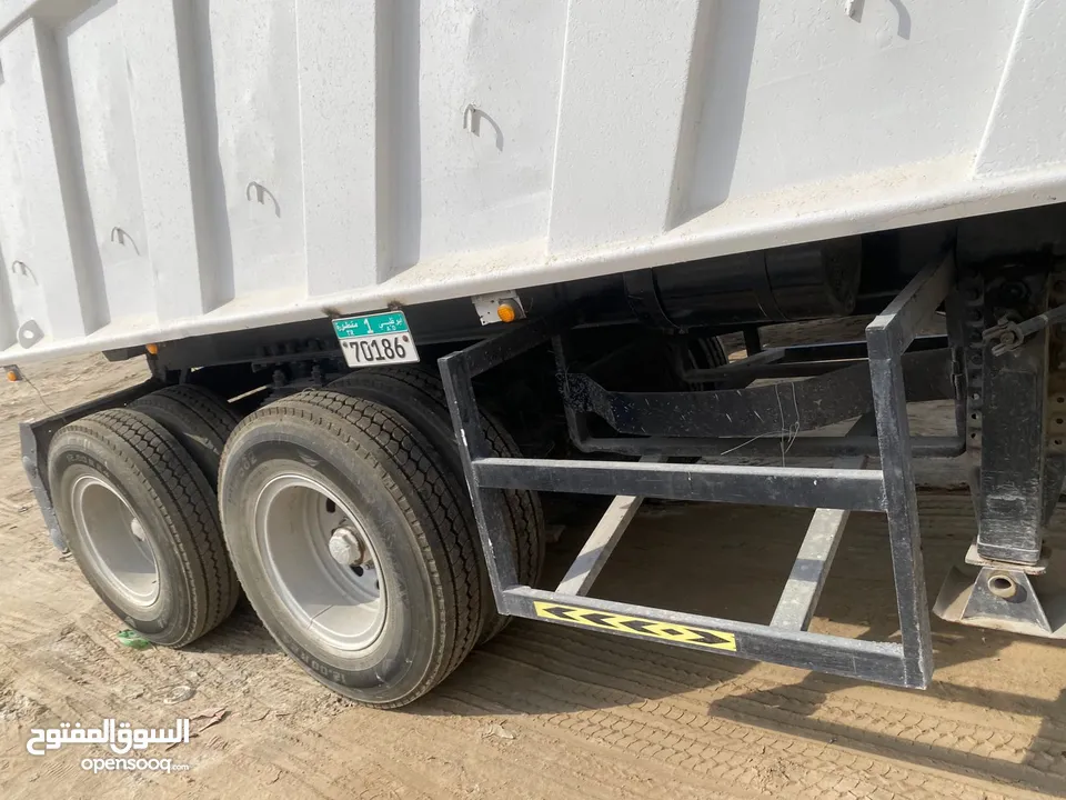 ‏for sale :2 Trucks with 2 Trailers in Abu Dhabi – Al Mafraq