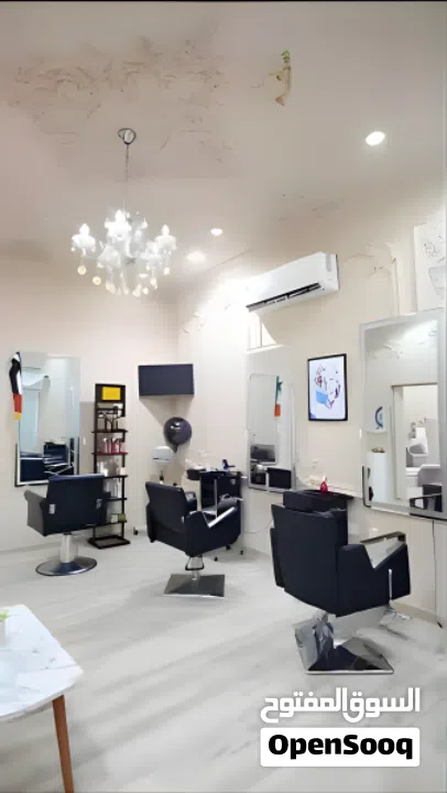 صالون تجميل نسائي فاخر بمساحة واسعة في منطقة مواطنين مجهز بجميع الادوات و المعدات في الجرف عجمان
