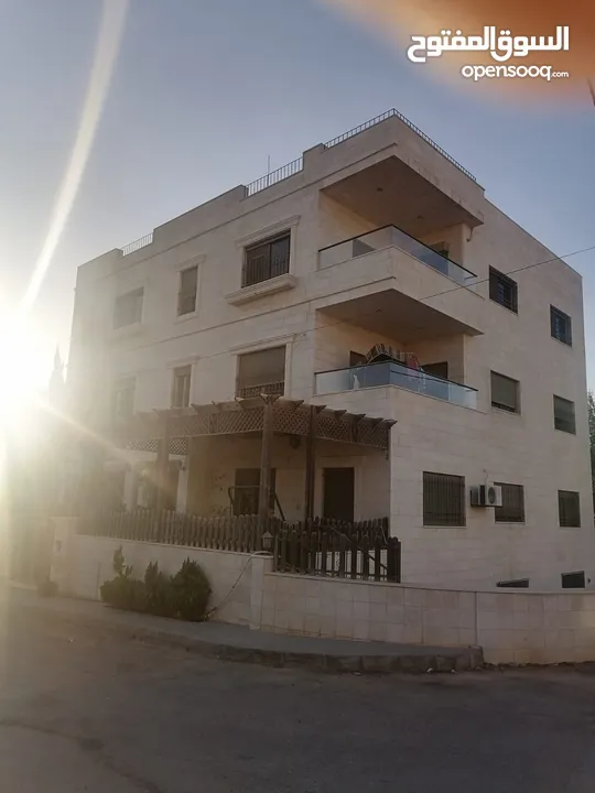 بيت مستقل اربع شقق طابقية على شارعين شارع المطار حجار النوابلسة مقابل الخارجية لقطة !!