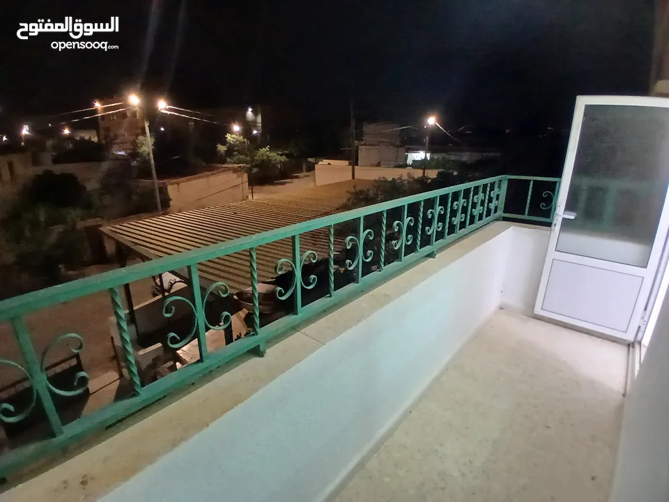 شقة طابق أول للإيجار في جرش الجبل الأخضر