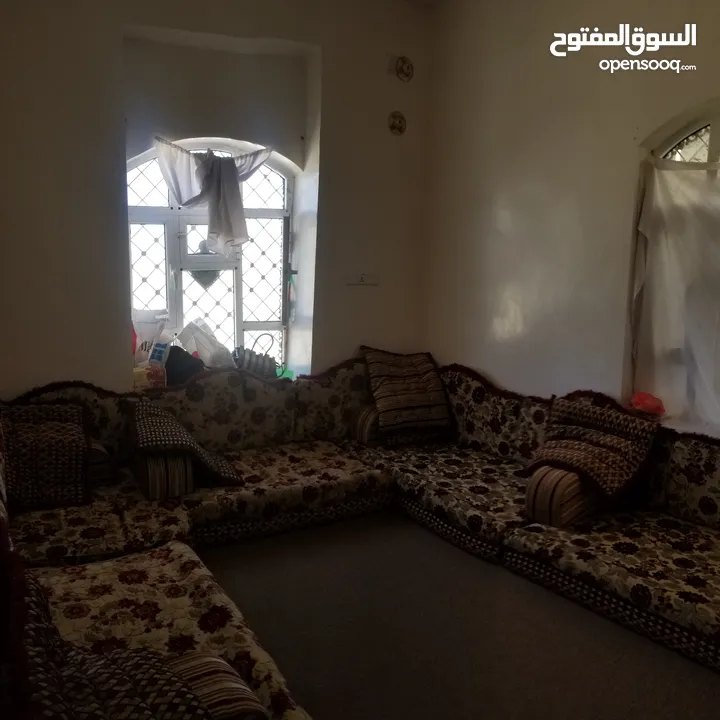 بيت للبيع في ذمار قريب من محطه الازرق مسلح جاهز مشطب ديلوكس كما في الصور البيت رائع جدا والسعر مناسب