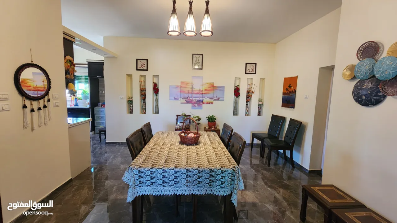 شقه روف للبيع في منطقه هادئه مطله في بيتونيا قرب مدارس نور الهدى من المالك مباشرة وبدون عموله