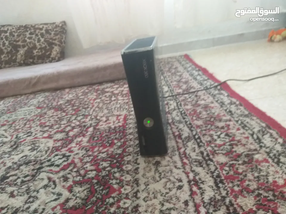 أكس بوكس 360 مع يده بأحسن حالة فقط ب 900 شيكل