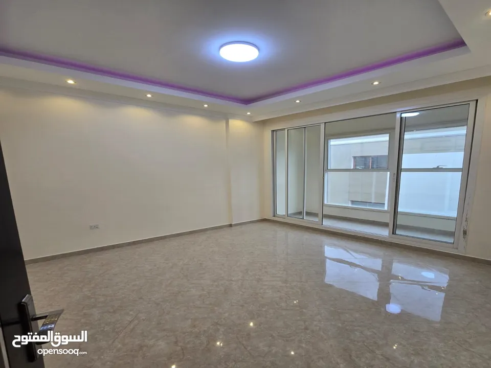 للايجار الشهري شقة 3 غرف و صالة مع 3 حمامات بدون فرش في عجمان منطقة الروضة