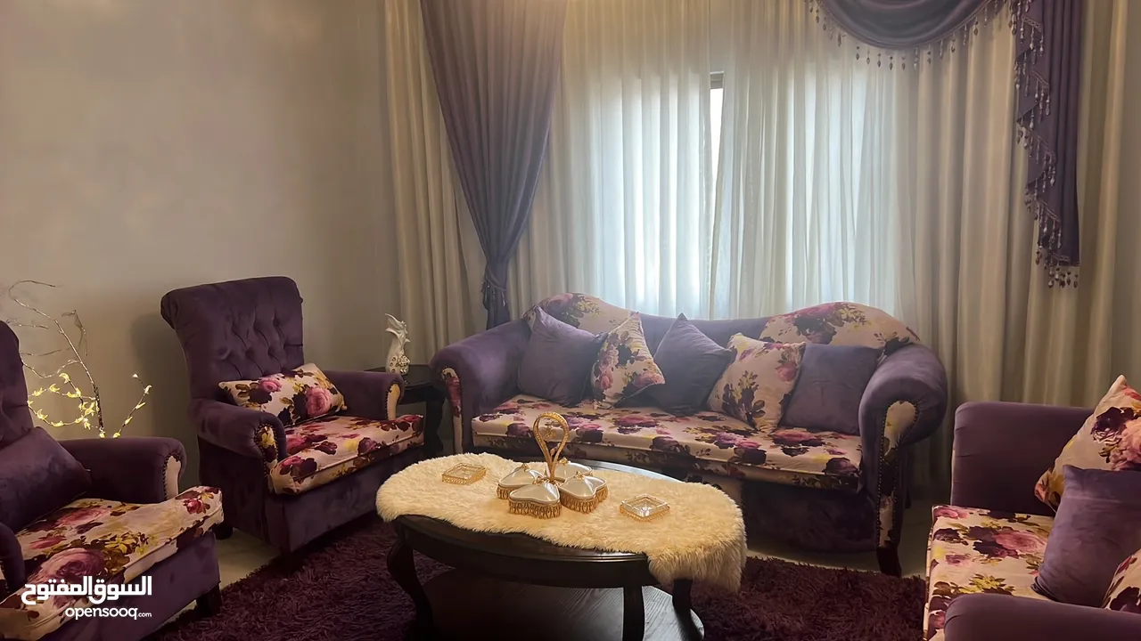 طقم كنب زان سعر 120 وطاولتان LCD بسعر 50