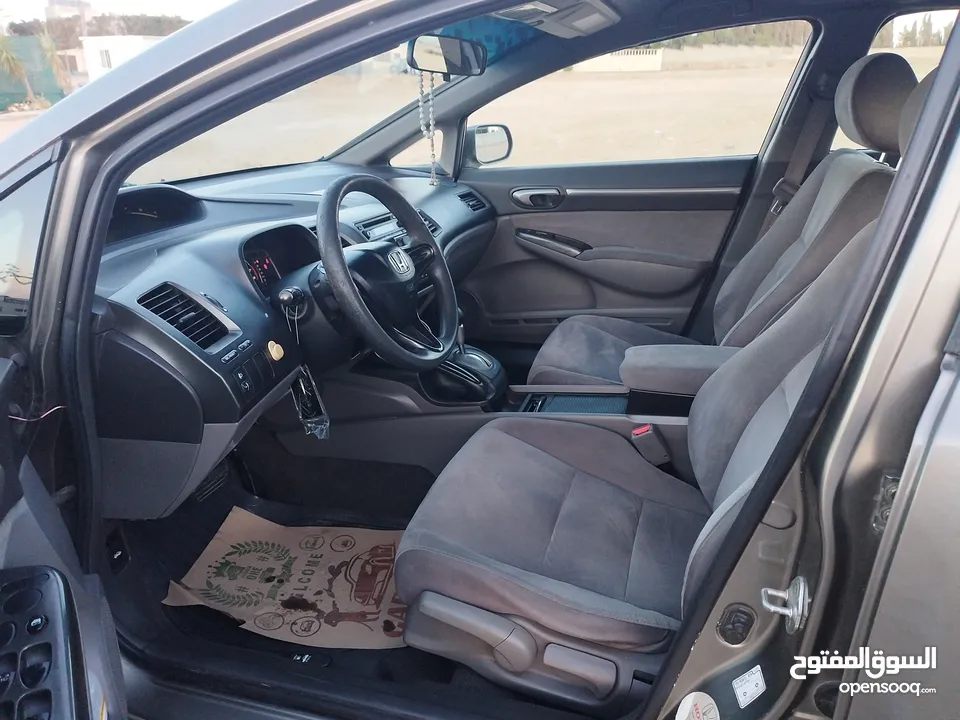 هوندا سيفيك 2006 بنزين للبيع في عمان 2006 Honda Civic V-Tech 1.8 L for Sale in Amman