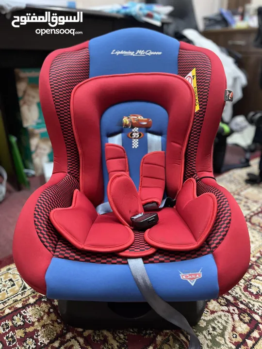 Almost New Baby Car Seat (Disney) (Size Range: Birth - 18 KG)
